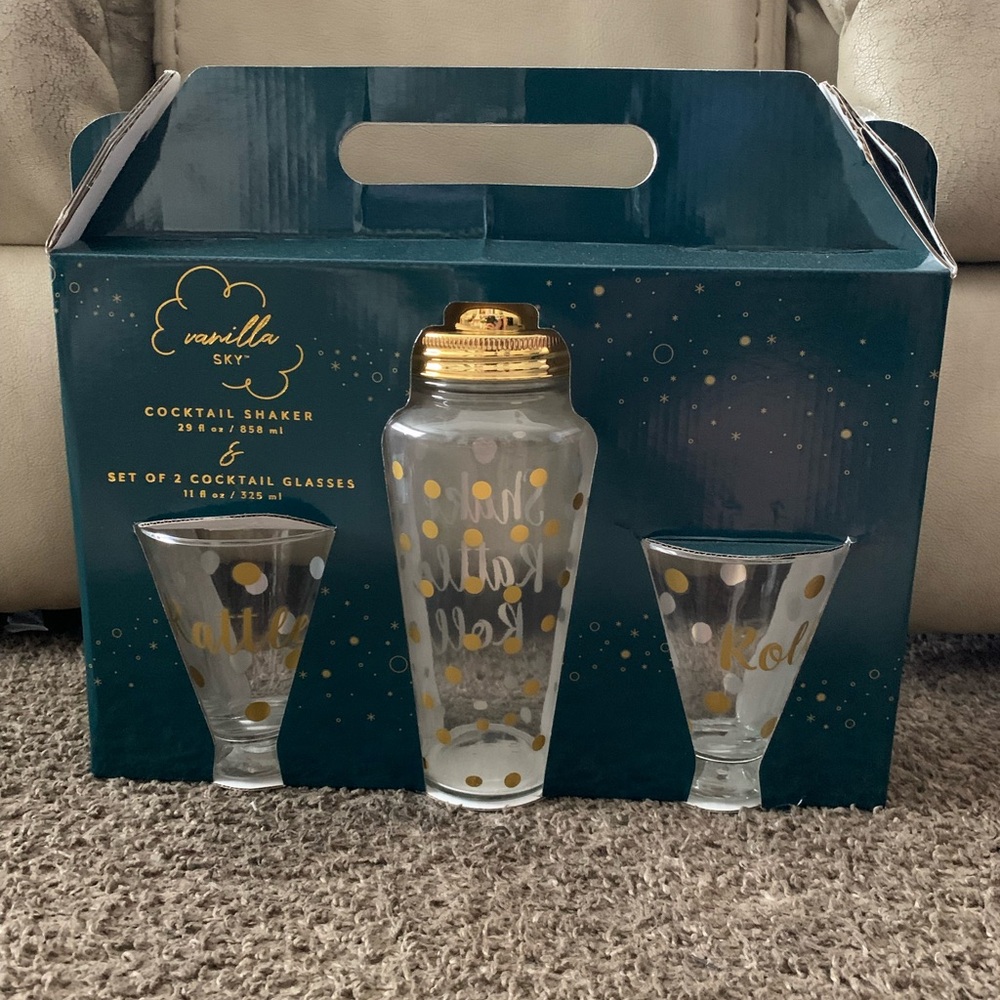 Vanilla Sky Cocktail Shaker Set with Glasses